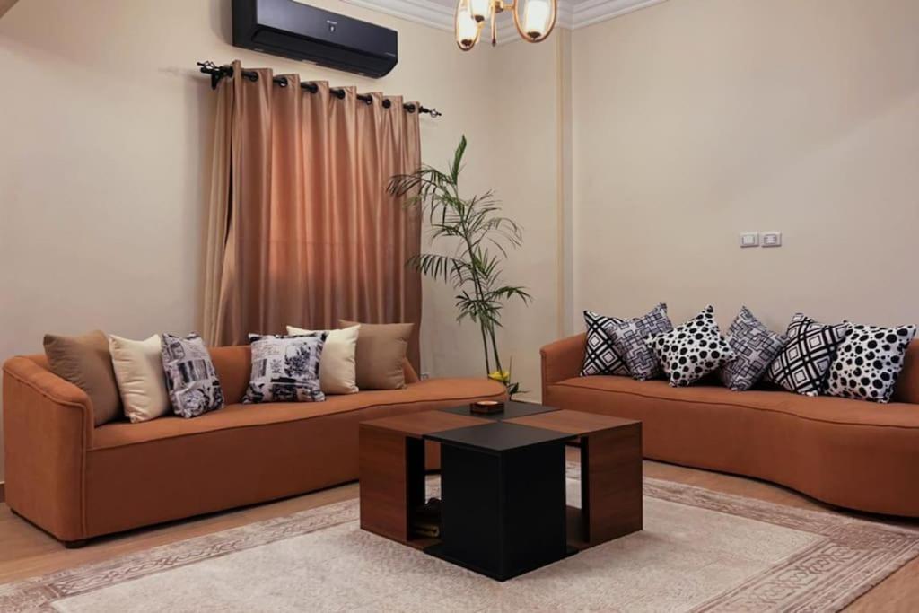 Cosy 2-bdr In New Cairo