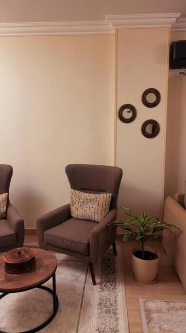 Cosy 2-bdr In New Cairo